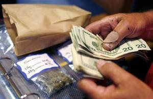 banks still not accepting business from medical marijuana dispensaries